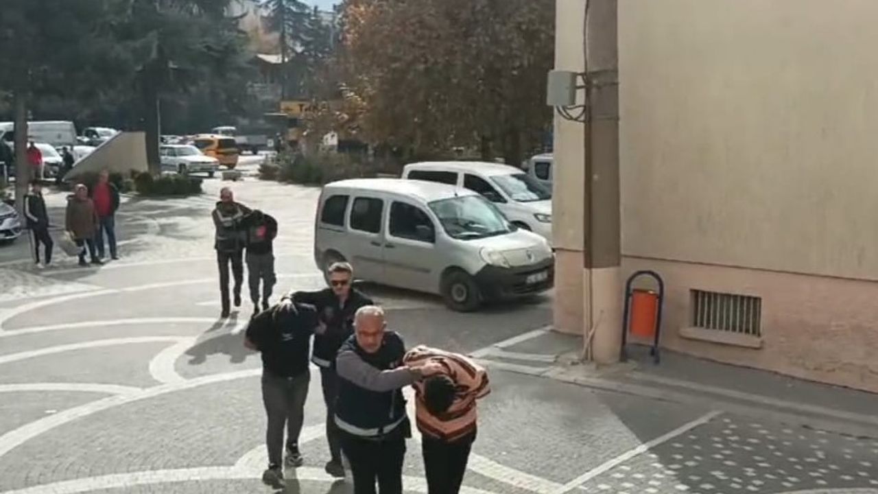Polisten kaçan şahıslarda uyuşturucu yakalandı: 3 tutuklu