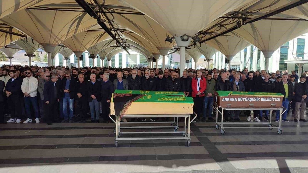 Devrilen konteynerin altında kalarak hayatını kaybeden adam son yolculuğuna uğurlandı