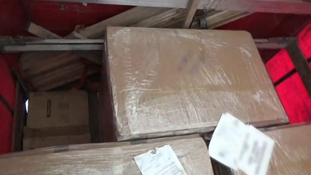 İlaçların arasından 8 kaçak göçmen çıktı