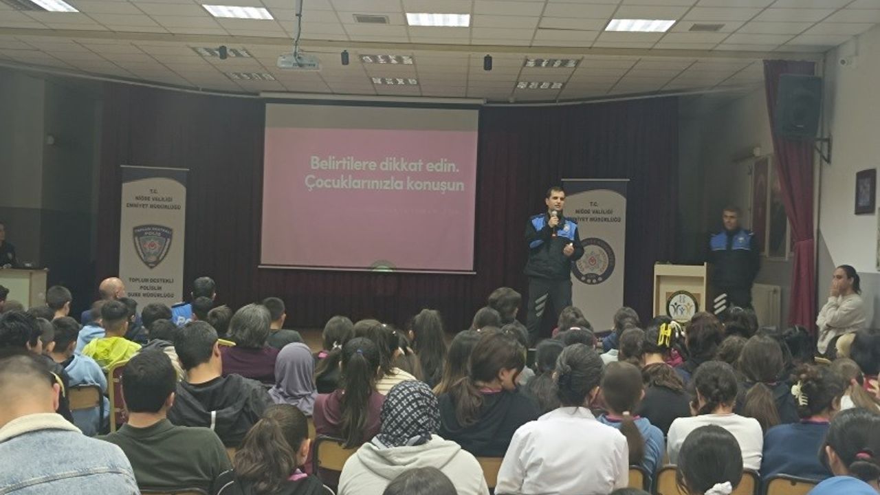 Öğrencilere akran zorbalığı ve trafik semineri