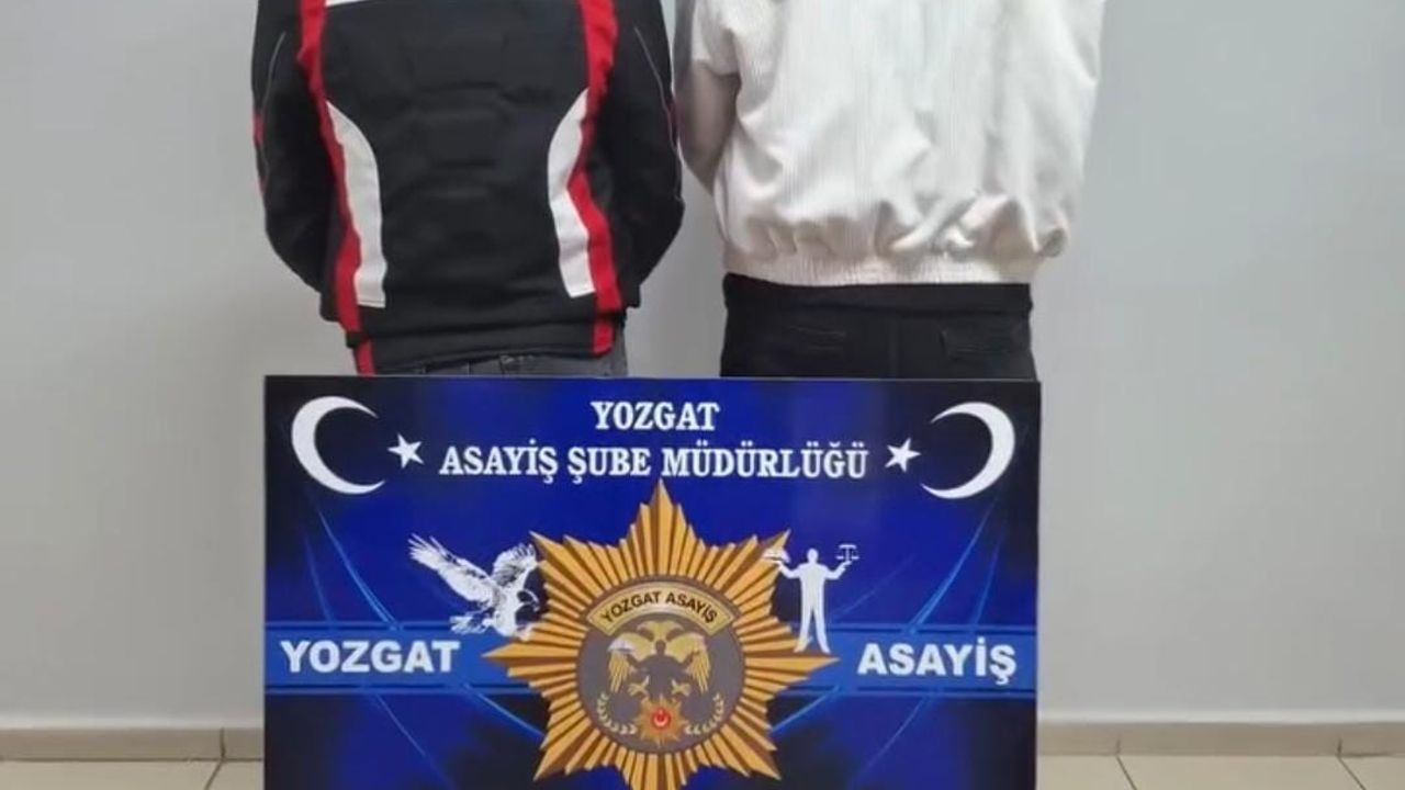 Oyuncak silahla şov yapıp sosyal medyada paylaştılar, polisten kurtulamadılar
