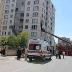 9 katlı binada yangın çıktı: 1'i çocuk 3 kişi mahsur kaldı