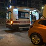 Kiraladığı scooterdan düşüp sızan alkollü kadın hastaneye kaldırıldı