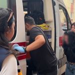 Küçük çekiçle apartmanı birbirine katan kadının korkan çocuğunu polis sakinleştirdi