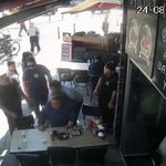 Nefes borusuna ekmek parçası kaçan kadını, polis Heimlich manevrasıyla kurtardı