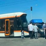 Tramvay ile araç çarpıştı, seferlerde aksama yaşandı