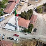 Yıldırım düşmesi sonucu ağır hasar alan cami el birliği için onarıldı, ibadete açıldı