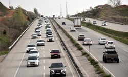 Bayram tatilinin son gününde "kilit kavşak" Kırıkkale'de trafik yoğunluğu devam ediyor