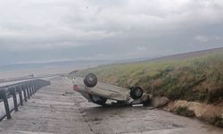 Kayganlaşan yolda otomobil takla attı: 1 yaralı