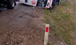 Kaza ihbarına giden ambulans kaza yaptı: 3 yaralı