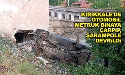 Kırıkkale’de otomobil metruk binaya çarpıp, şarampole devrildi