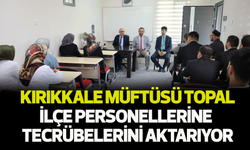 Kırıkkale Müftüsü Topal, ilçe personellerine tecrübelerini aktarıyor