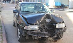 Kırıkkale'de aydınlatma direğine çarpan otomobildeki 5 kişi yaralandı