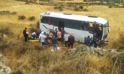 Düğün yolu faciaya dönüştü: 20’ye yakın kişi yaralandı