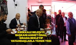 Kırıkkale Belediye Başkanı Önal, sırada bekleyip vatandaşlarla yemek yedi