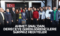 Deneme sınavında dereceye giren öğrencilere hediyeler verildi