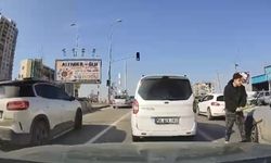 Trafikte tartıştığı kişinin aracına beyzbol sopasıyla zarar verdi