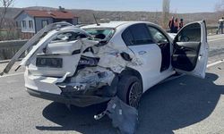 Yozgat’ta otomobiller kafa kafaya çarpıştı: 3’ü ağır 6 yaralı