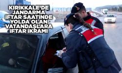 Kırıkkale’de Jandarma iftar saatinde yolda olan vatandaşlara iftar ikramı