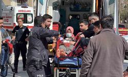 Karısını bıçakla ağır yaralayıp kendini bıçakladı