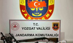 Şefaatli’de tarihi eser ve silah ele geçirildi
