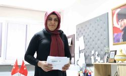 En büyük mahallesinin muhtarı göz dolduruyor