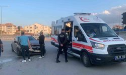 İki otomobil kavşakta çarpıştı: 1 yaralı