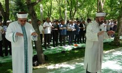 Namazgah’ta eller yağmur için semaya kalktı