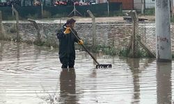 Sağanak sonrası yollar göle döndü