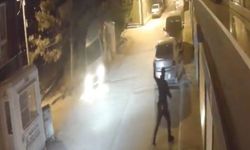 Bekçiden kaçarken panoya vuran ve havalanan araç güvenlik kamerasında
