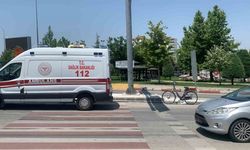 Otomobil bisiklete çarptı: 75 yaşındaki adam yaralandı