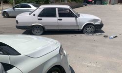 Otomobiller çarpıştı: 4 yaşındaki çocuk yaralandı
