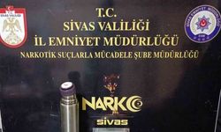 Uyuşturucu tacirleri yakayı ele verdi