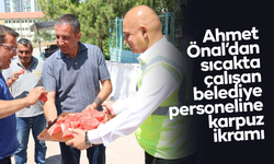 Ahmet Önal’dan asfalt mesaisindeki işçilere karpuz ikramı