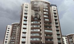 Ankara’da 14 katlı binada çıkan yangında mahsur kalan 2 kişi kurtarıldı