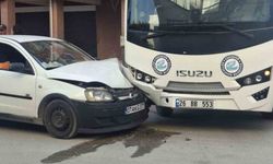 Belediye ve hafif ticari araç çarpıştı
