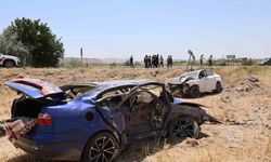Çarpışan otomobiller tarlaya uçtu: 1 ölü, 1 yaralı