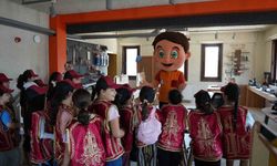 3 bin öğrenci 6 tarihi mekânda 6 tarihi karakteri tanıyor