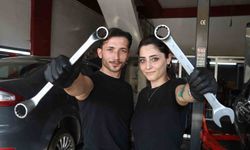 Eleman bulmakta sıkıntı çekti, eşini yanına alıp usta olarak yetiştirdi