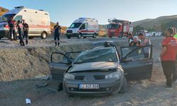 Sivas’ta otomobil şarampole yuvarlandı: 4 yaralı