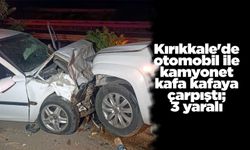 Kırıkkale'de otomobil ile kamyonet kafa kafaya çarpıştı; 3 yaralı
