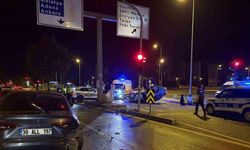 Işıkta bekleyen otomobile arkadan çarpıp, takla attı