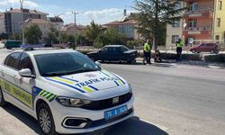 Karaman’da karşı şeride geçen otomobilin tekeri koptu