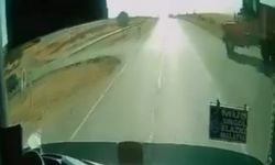 Yolcu otobüsü ile kamyonetin kaza anı kamerada