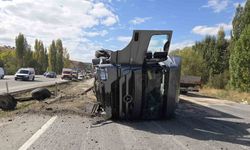 Ankara’da karşı şeride geçen tır otomobile çarptı: 2’si ağır 4 yaralı