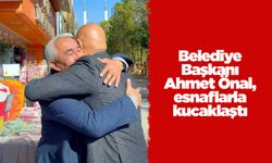 Belediye Başkanı Ahmet Önal, esnaflarla kucaklaştı