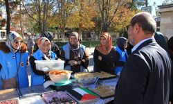 Gazze yararına hayır çarşısı düzenlendi