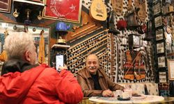 Hurdacıdan aldığı bir demlikle başladı, işletmesini antikalarla doldurdu