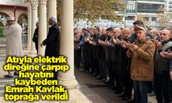 Atıyla elektrik direğine çarpıp hayatını kaybeden Emrah Kavlak, toprağa verildi