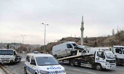 Hafif ticari araç ile otomobil çarpıştı: 1 ölü, 3 yaralı